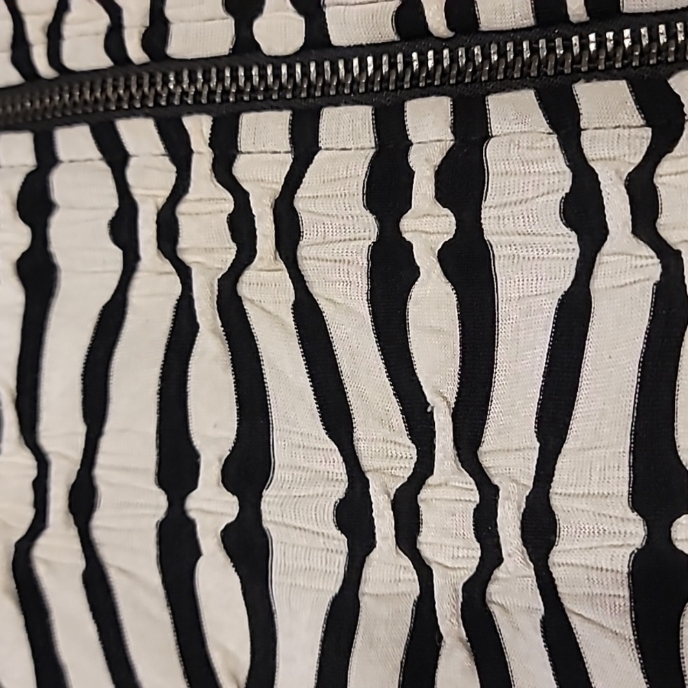 Chico's Crinkled Zebra Pattern Zip Up Jacket White Black Chico Size 3 - Picture 7 of 14